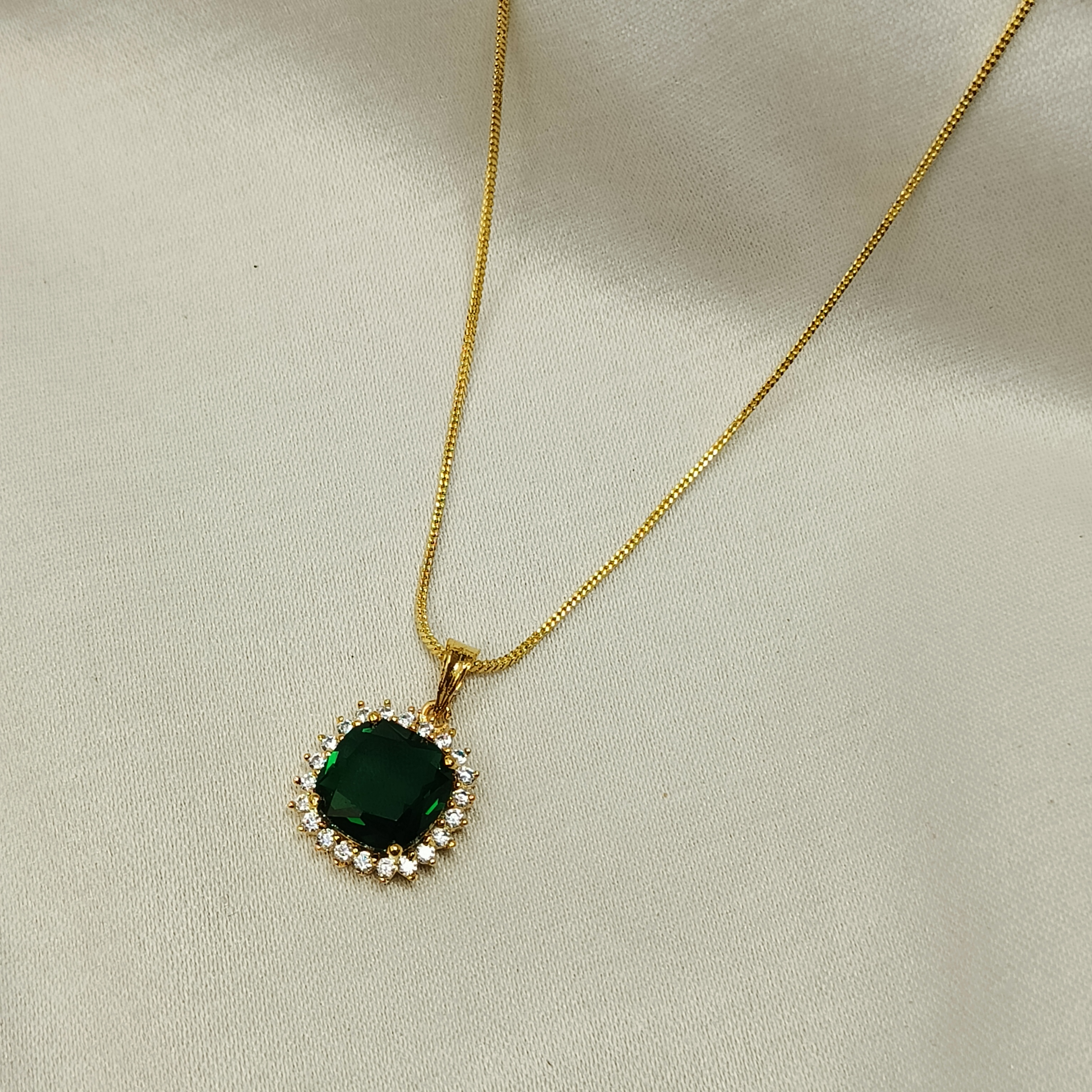 The Ranisaa Emerald Golden Pendant Set