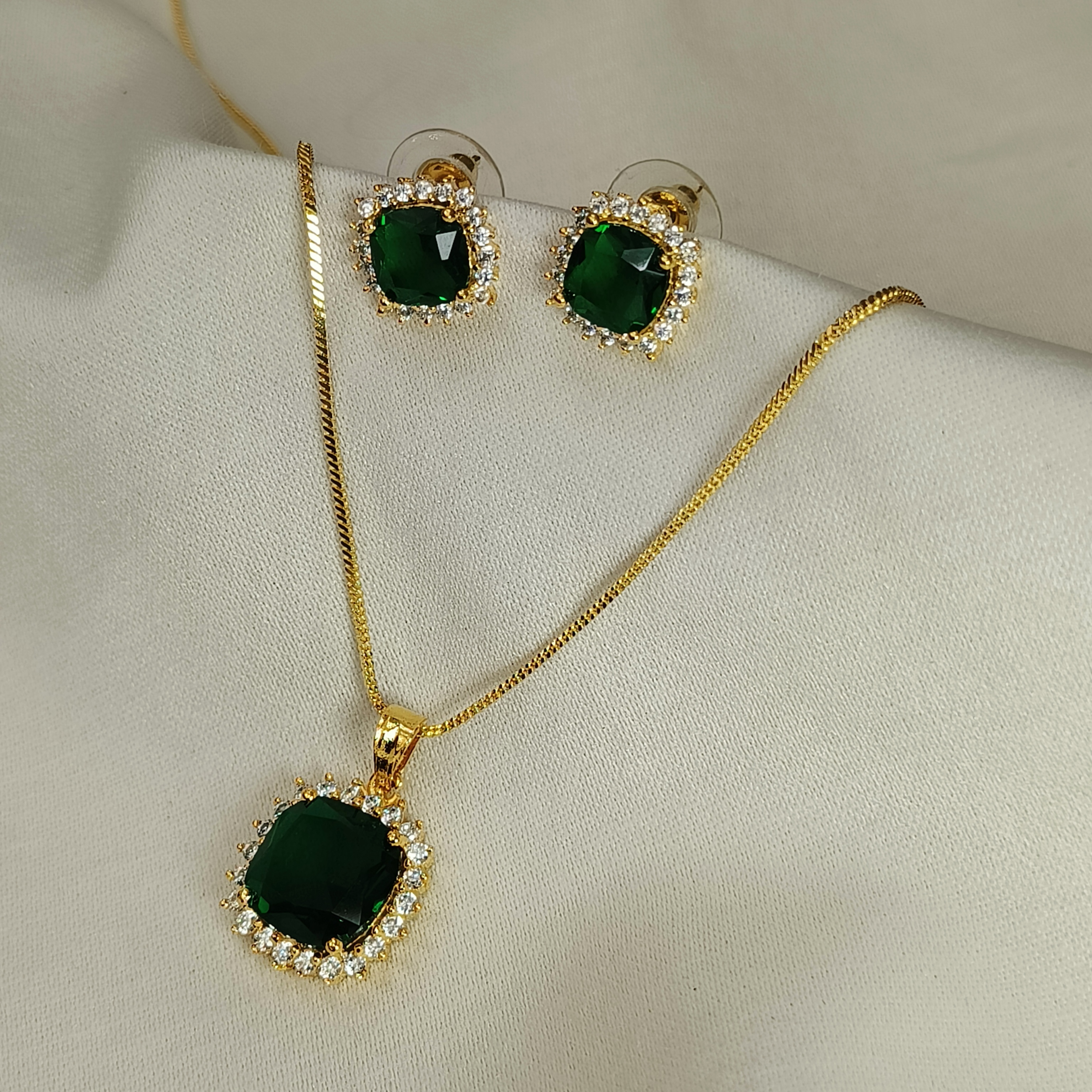 The Ranisaa Emerald Golden Pendant Set