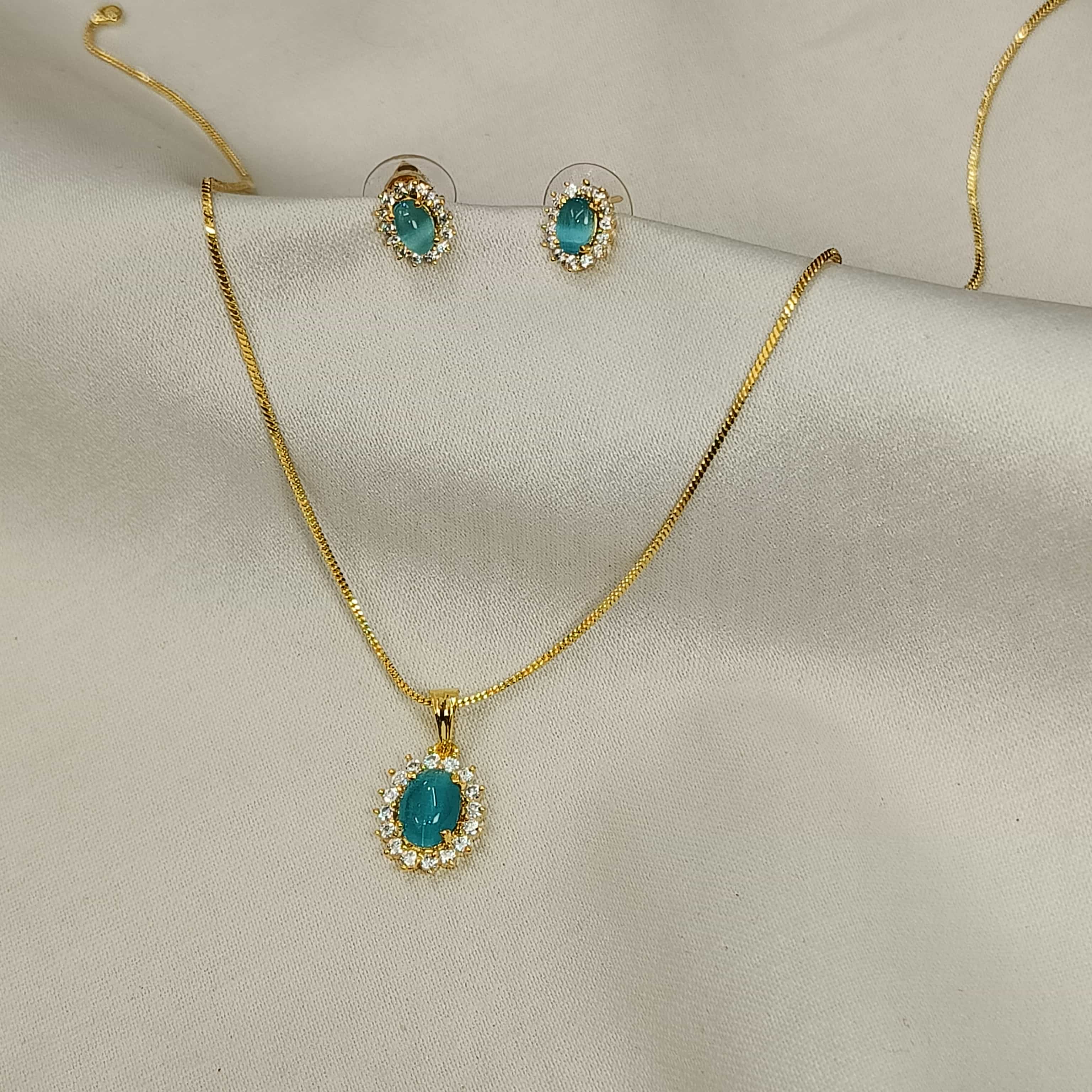 Aarohi Teal Halo Pendant Set