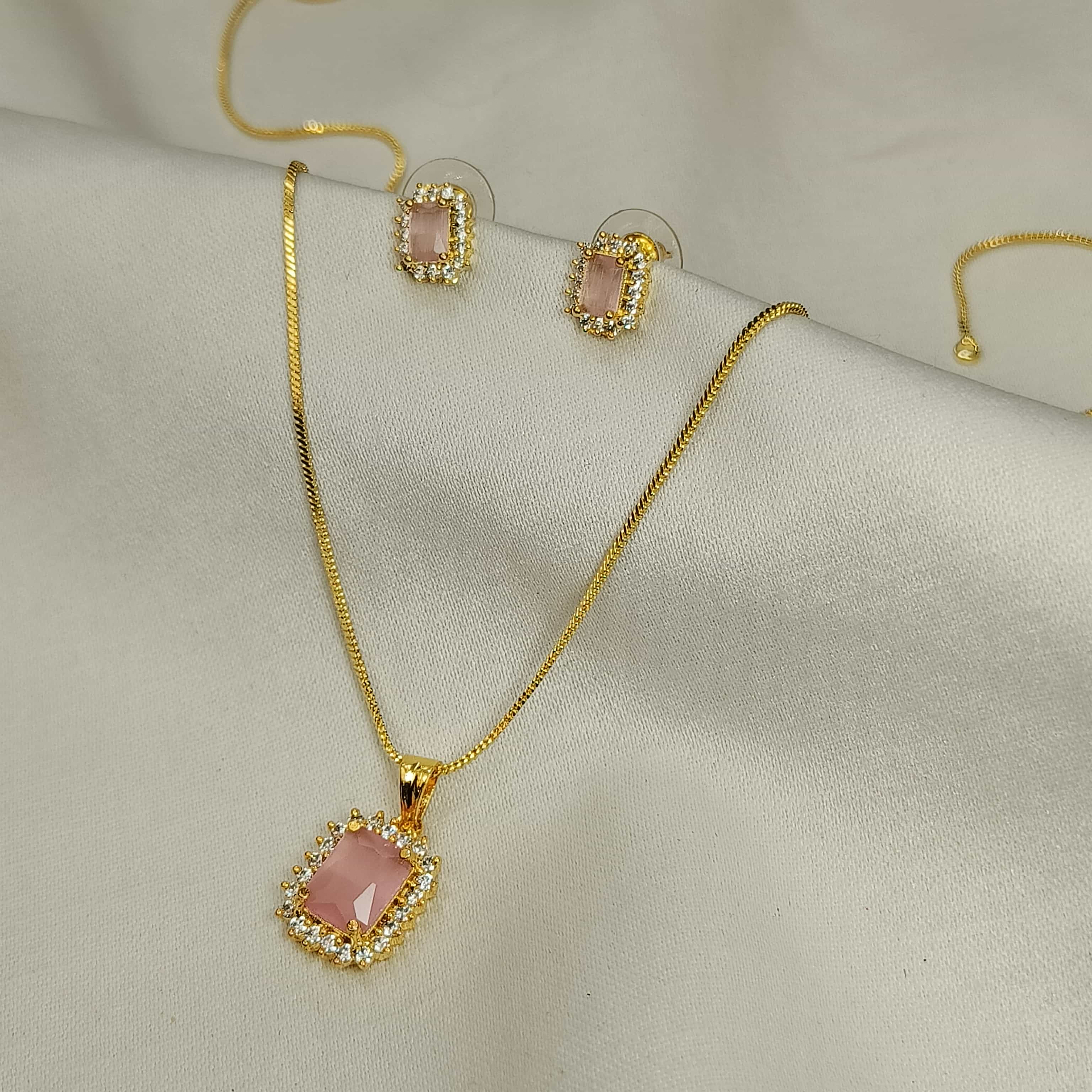 Meher Blush Halo Pendant Set