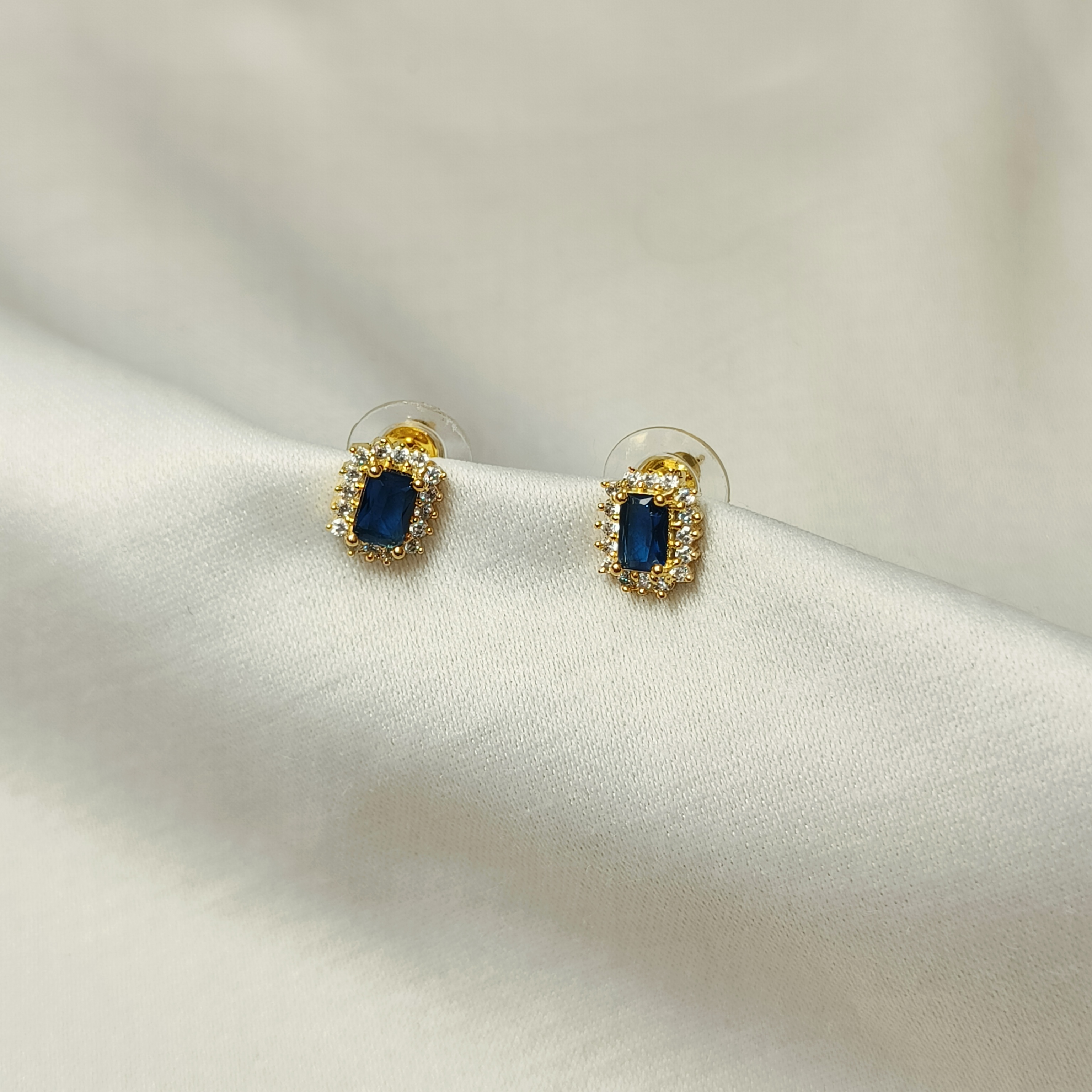 Meher Sapphire Halo Pendant Set