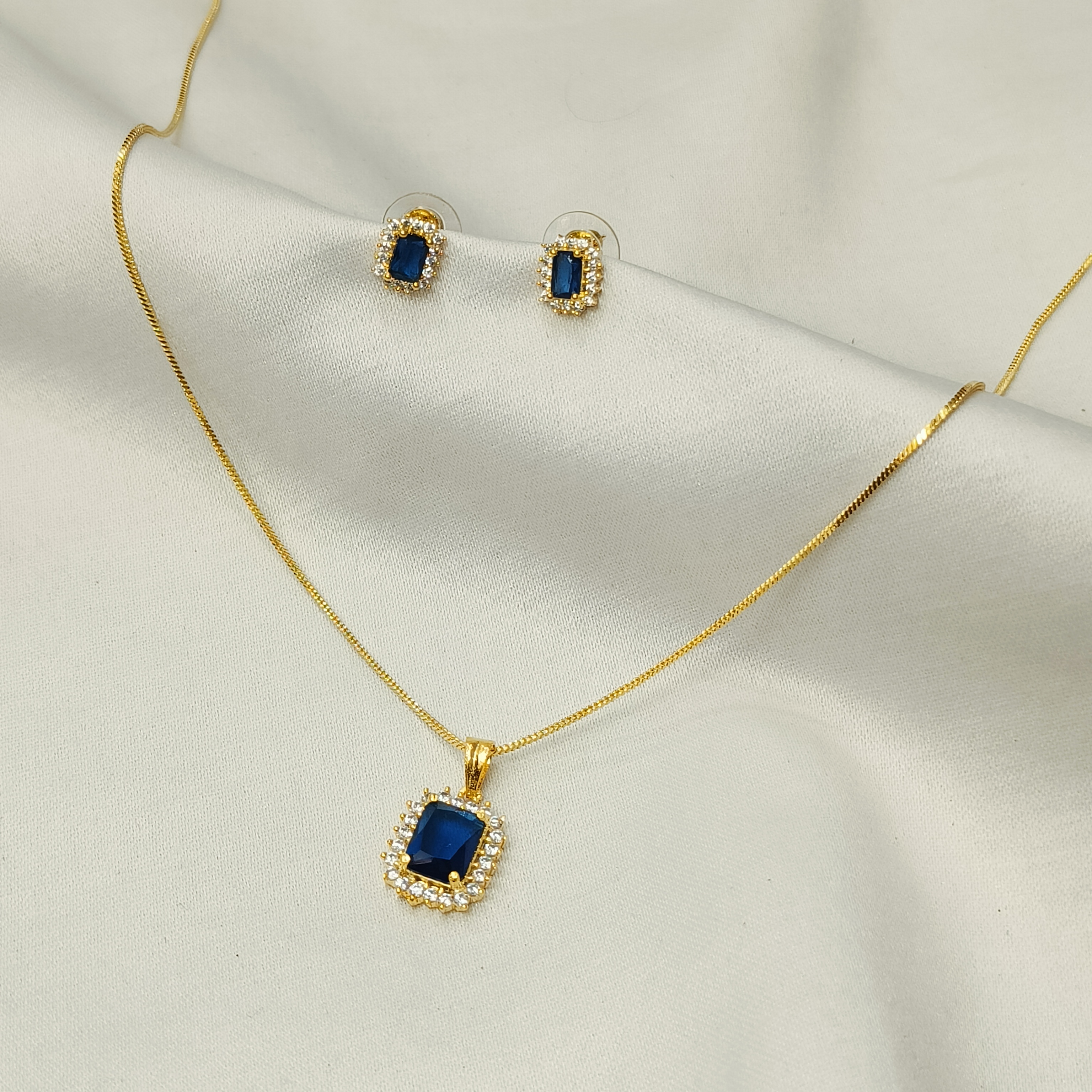 Meher Sapphire Halo Pendant Set