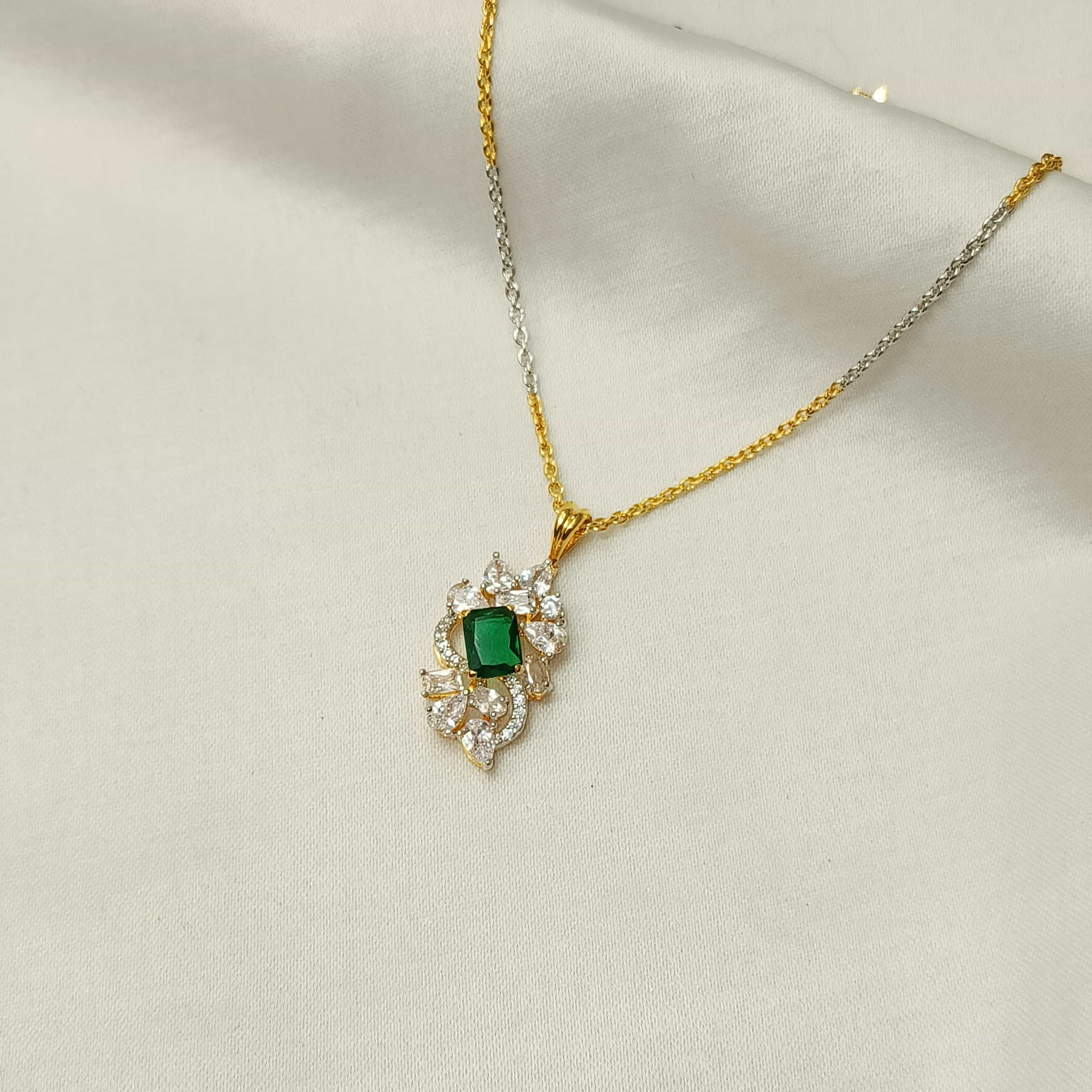 Riwaayat Emerald Party Pendant Set