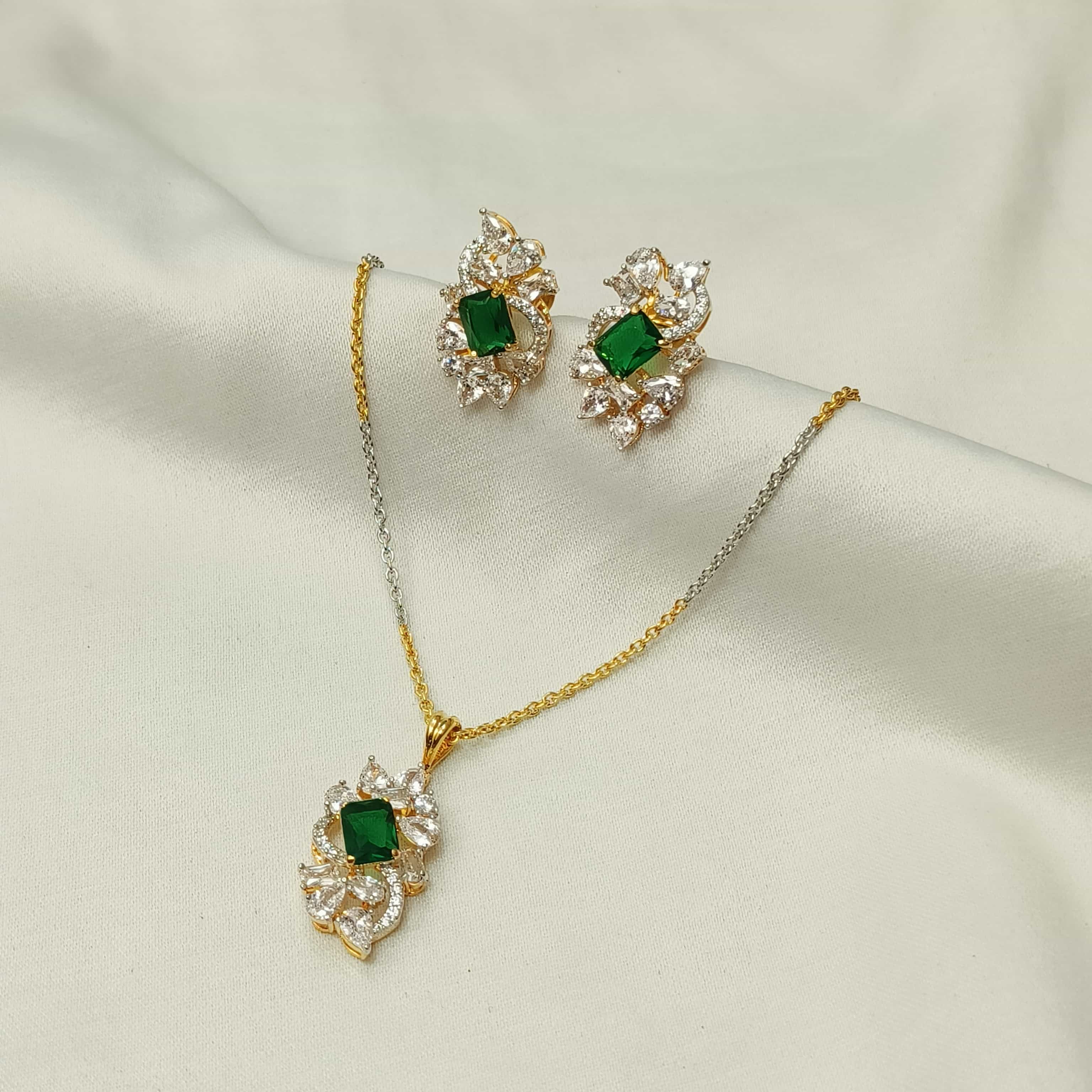 Riwaayat Emerald Party Pendant Set