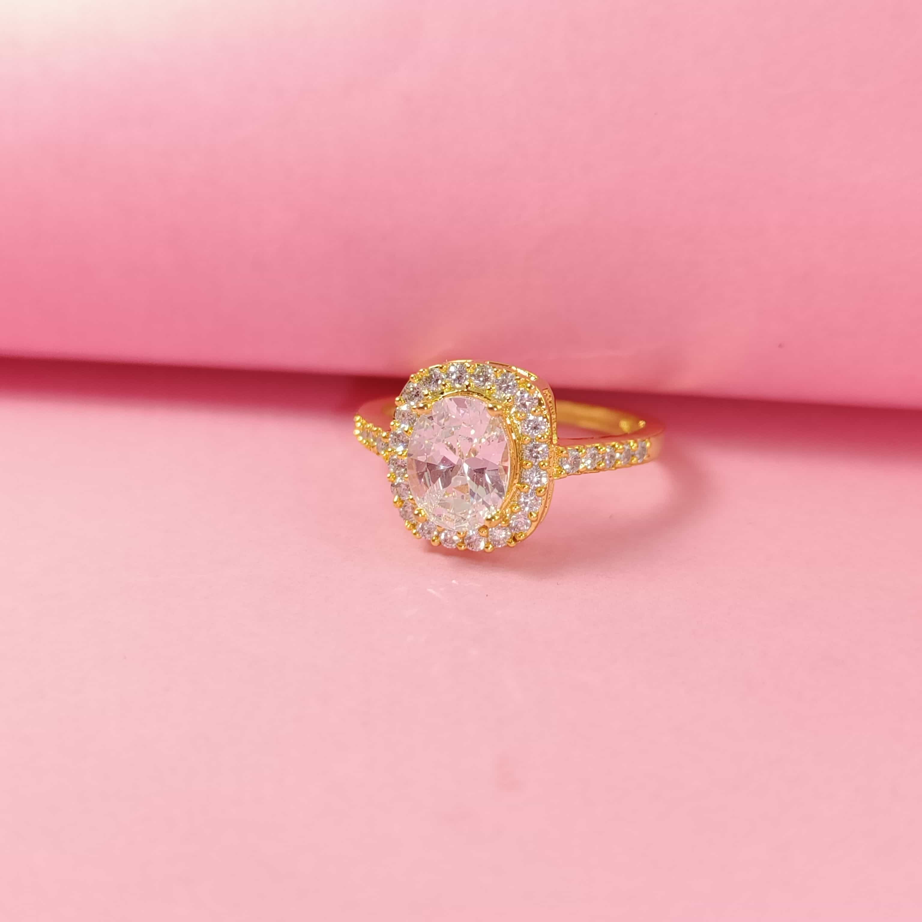 Nimoraa Elara Oval Halo Ring