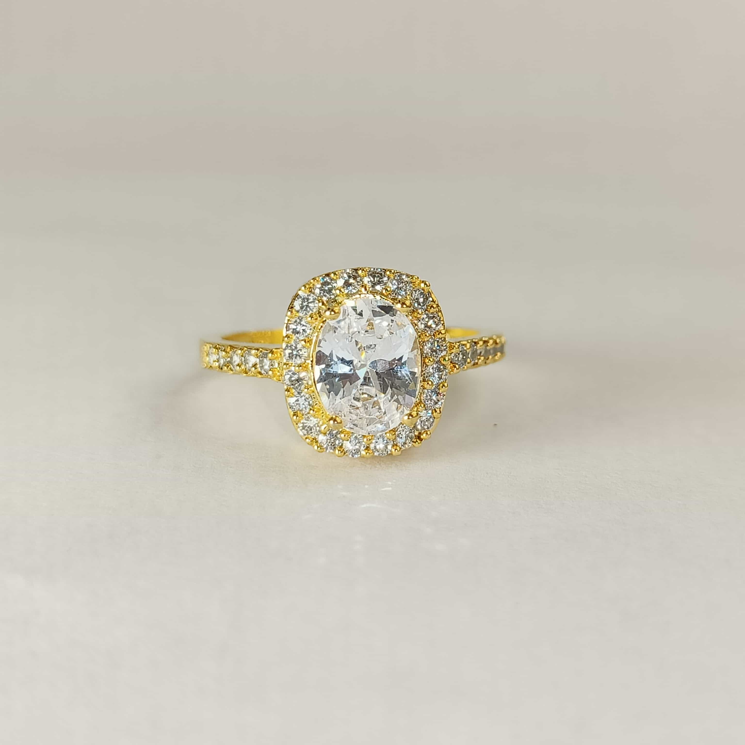 Nimoraa Elara Oval Halo Ring