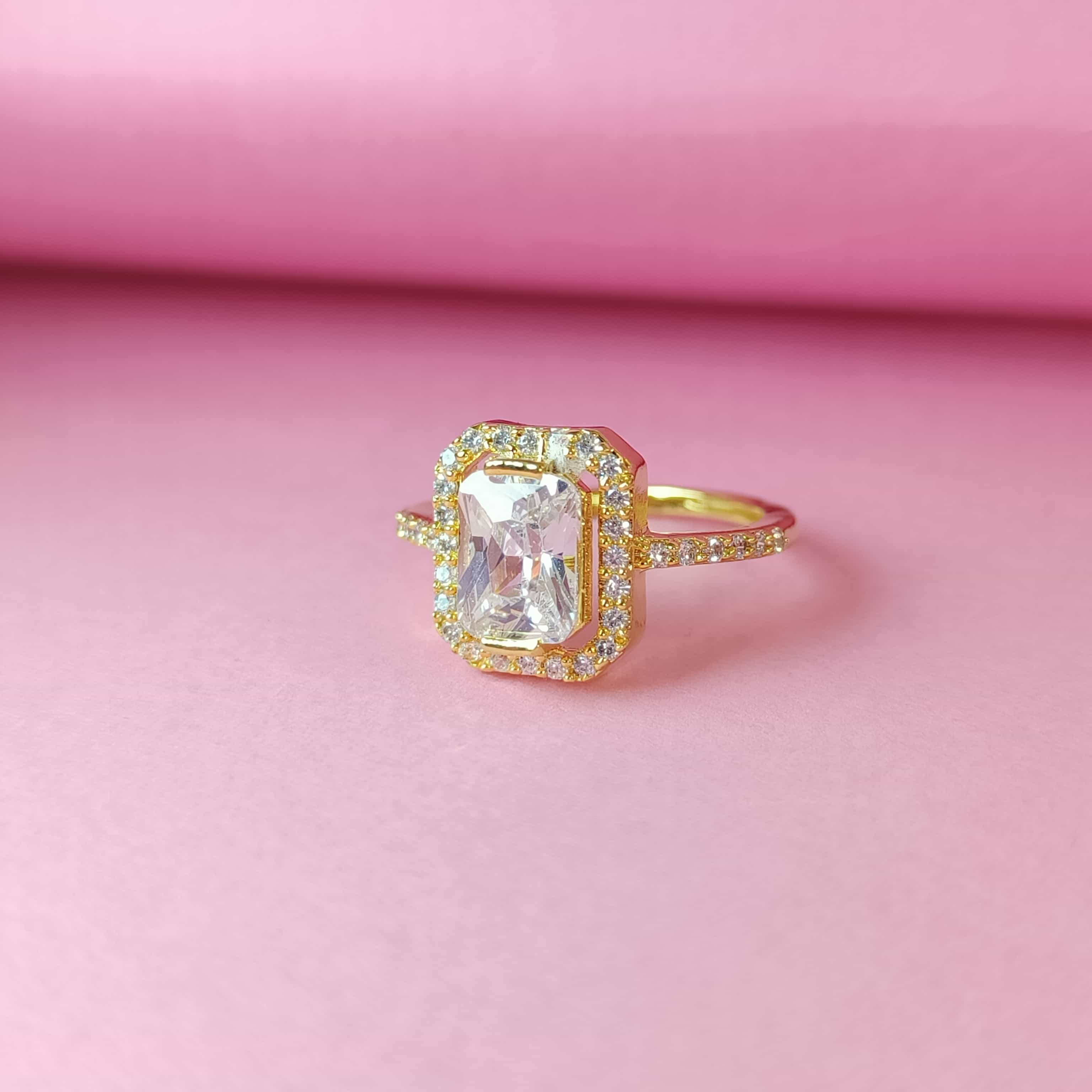 Nimoraa Aurelia Emerald Halo Ring