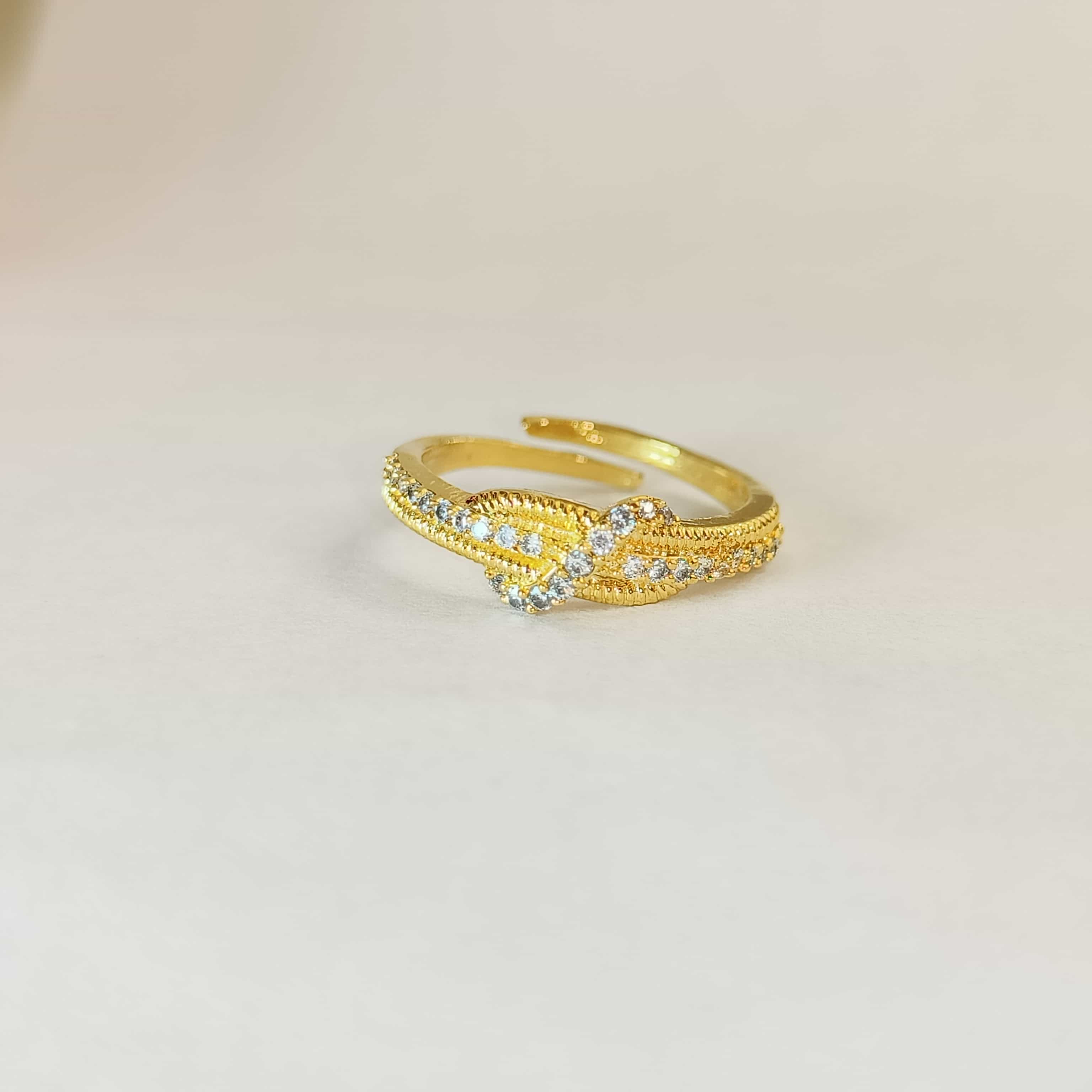 Nimoraa Gilded Knot Grace Ring