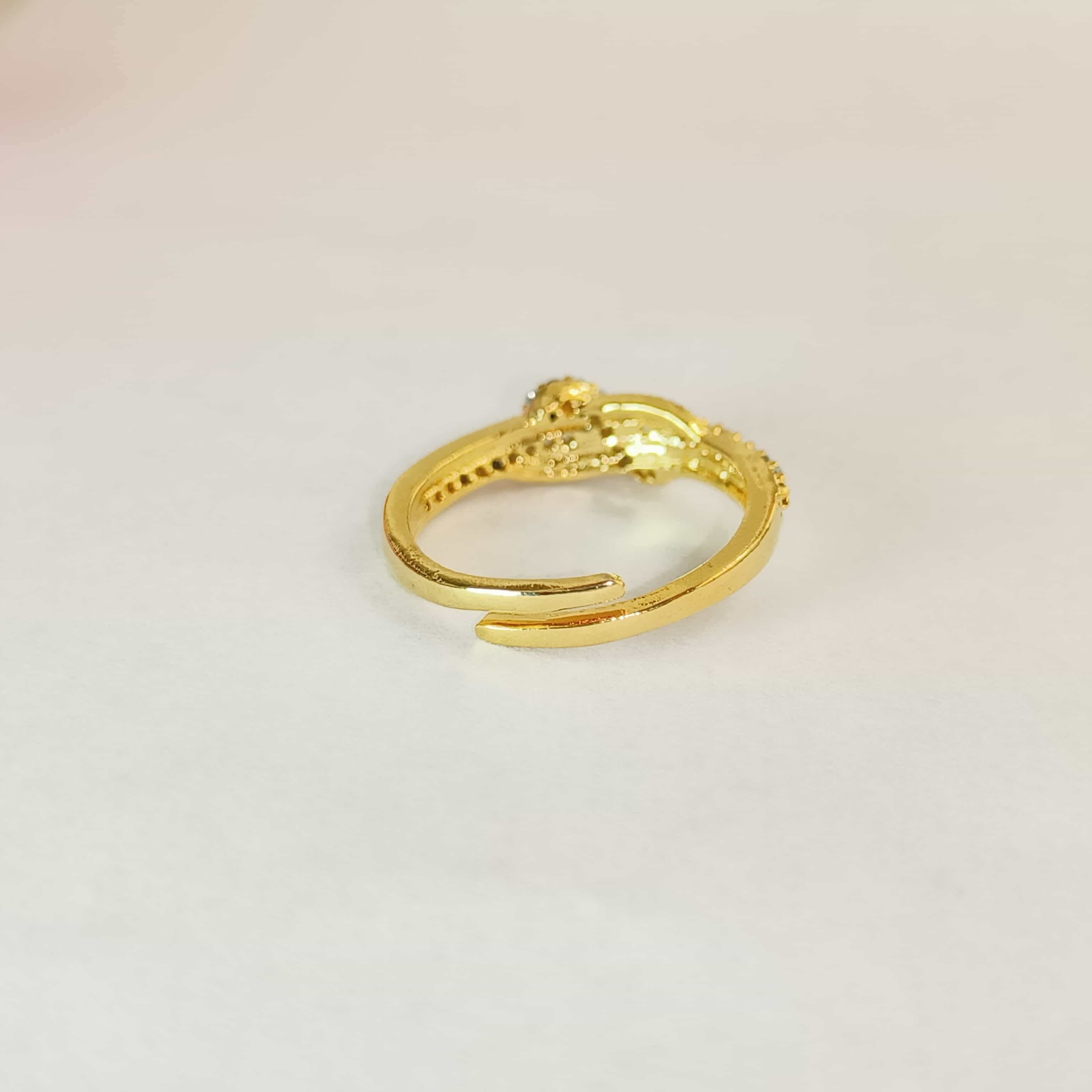 Nimoraa Gilded Knot Grace Ring