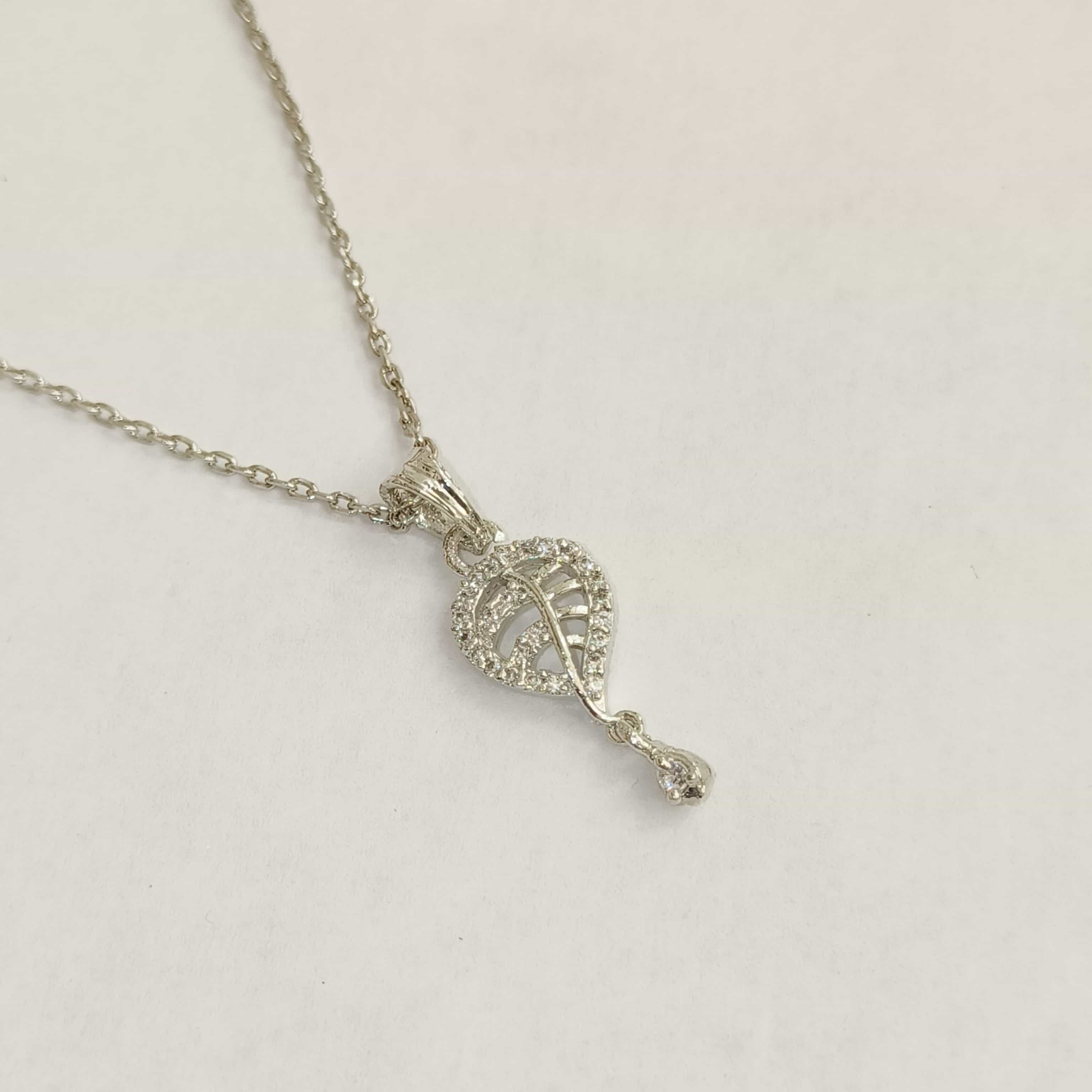 Nimoraa Silver Leaf Whisper Pendant Set