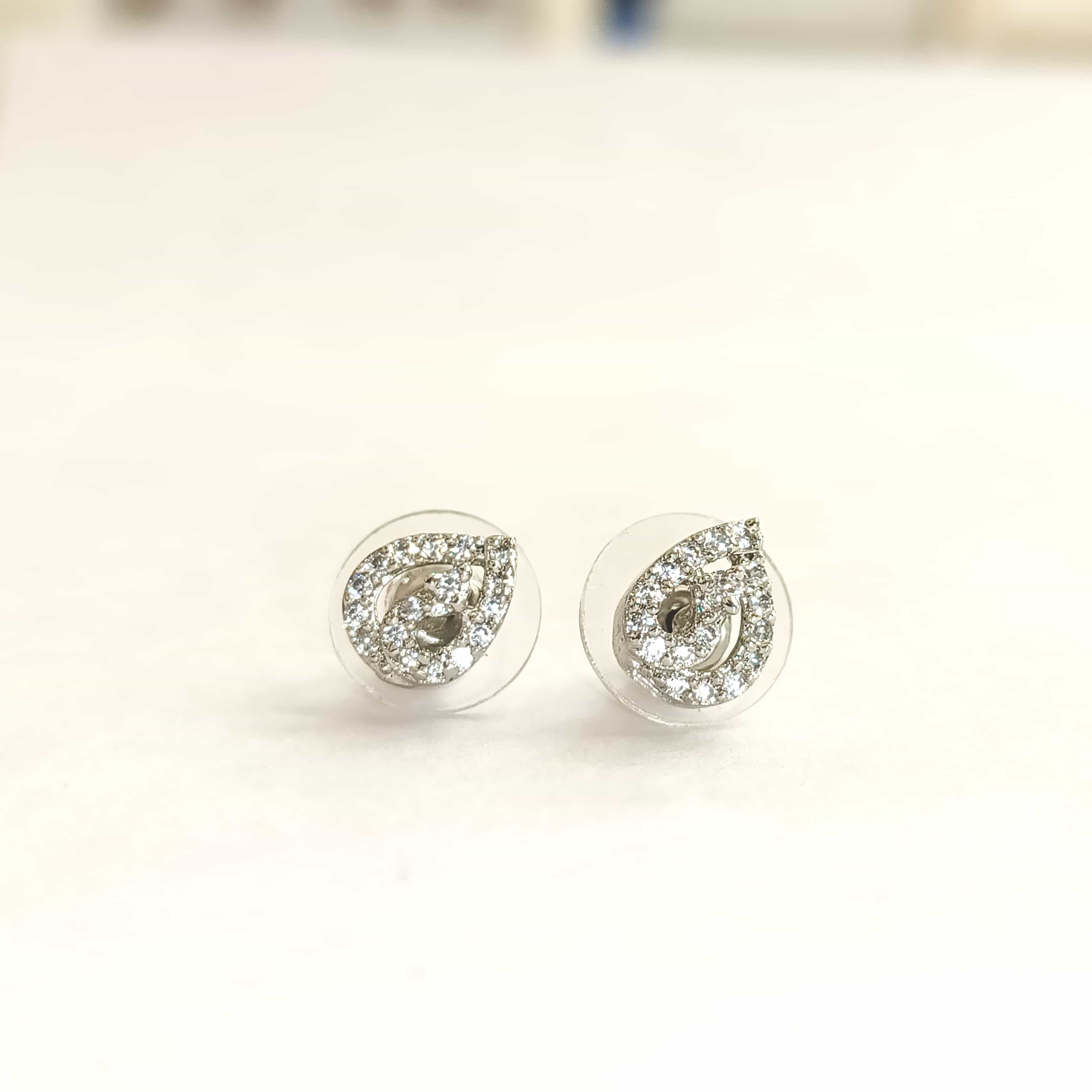 Nimoraa Silver Dewdrop Grace Pendant Set