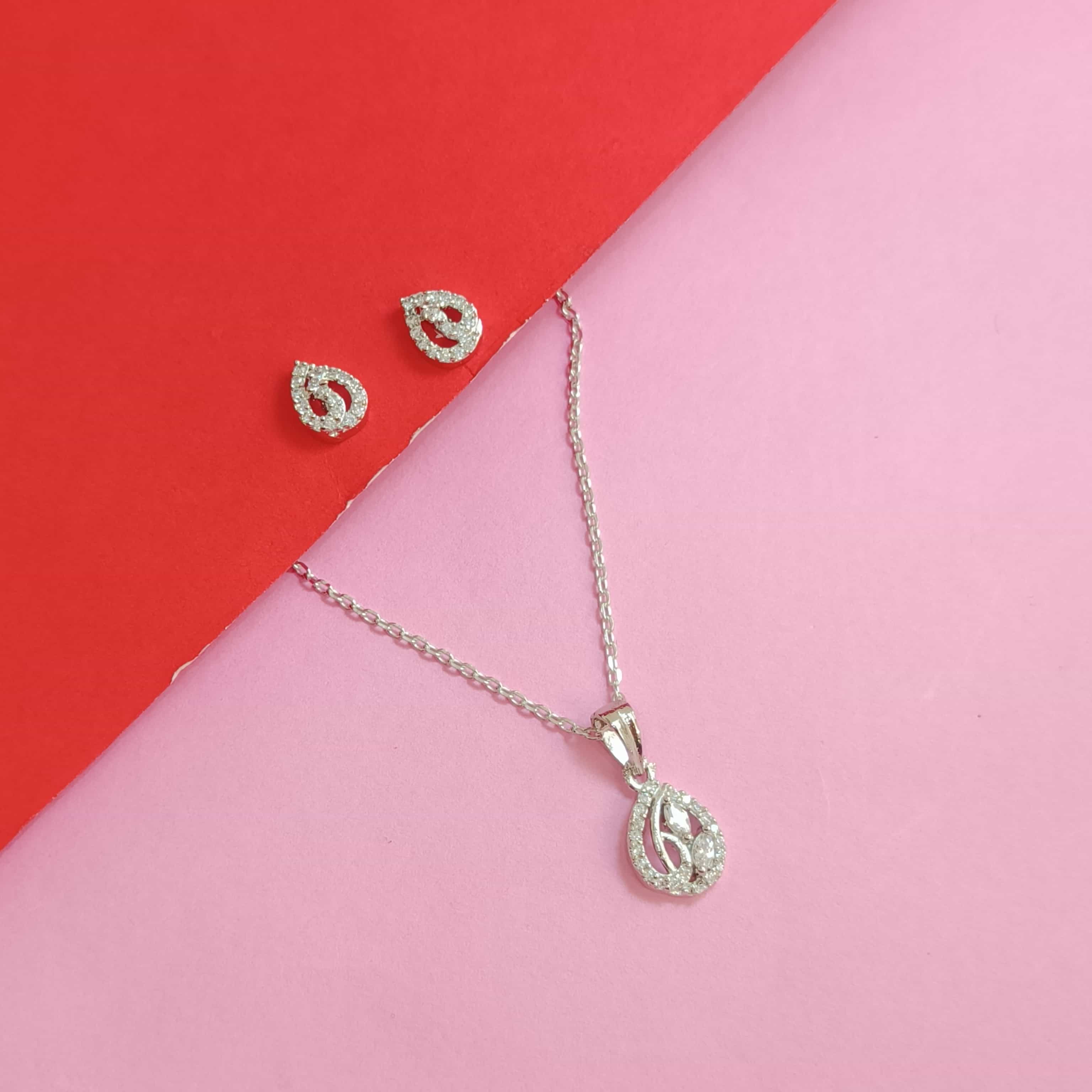 Nimoraa Silver Dewdrop Grace Pendant Set