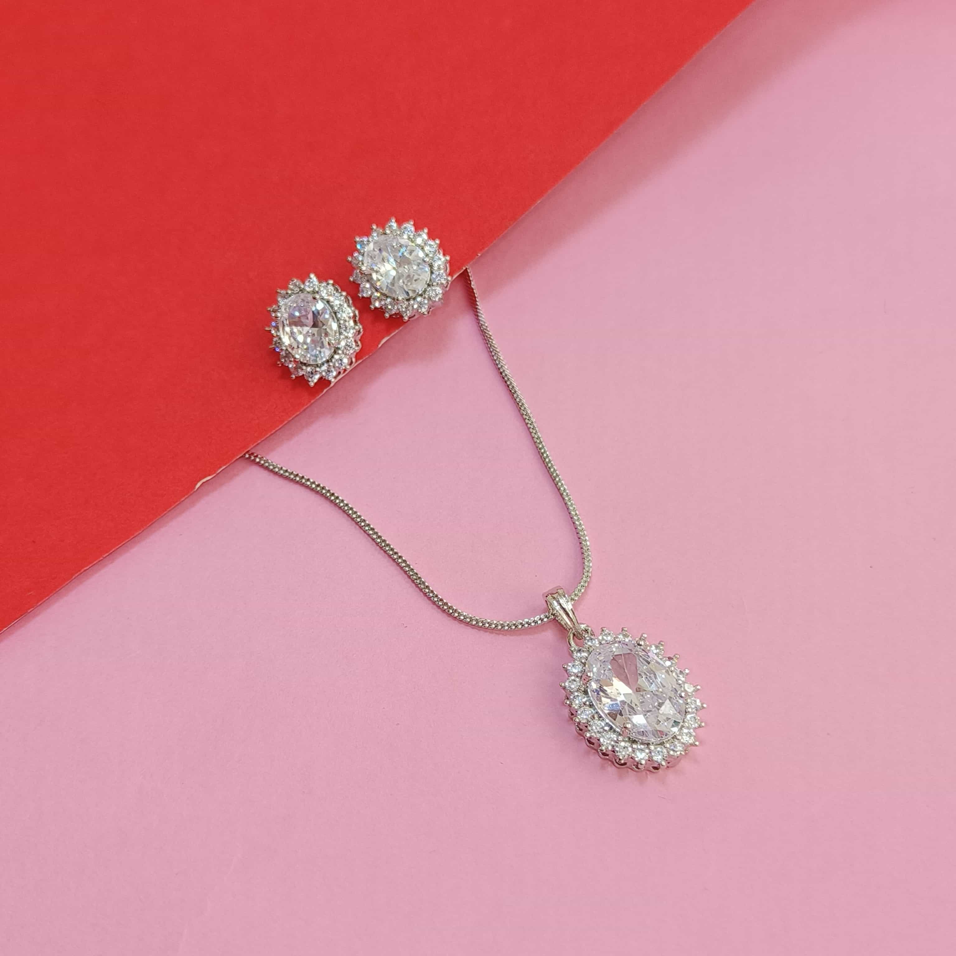 Nimoraa Silver Oval Halo Elegance Pendant Set