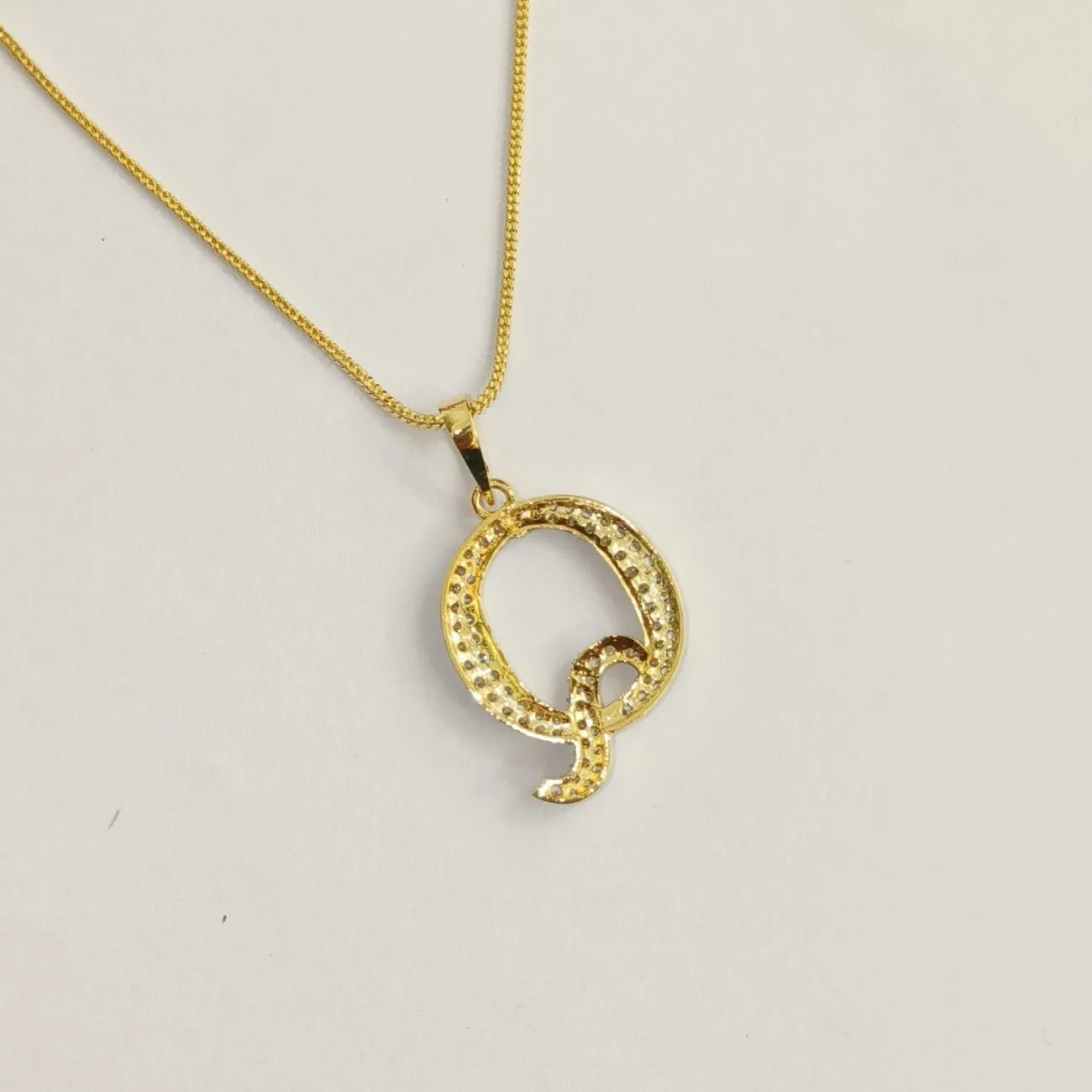 Nimoraa Q Initial Gold Plated Pendant Chain
