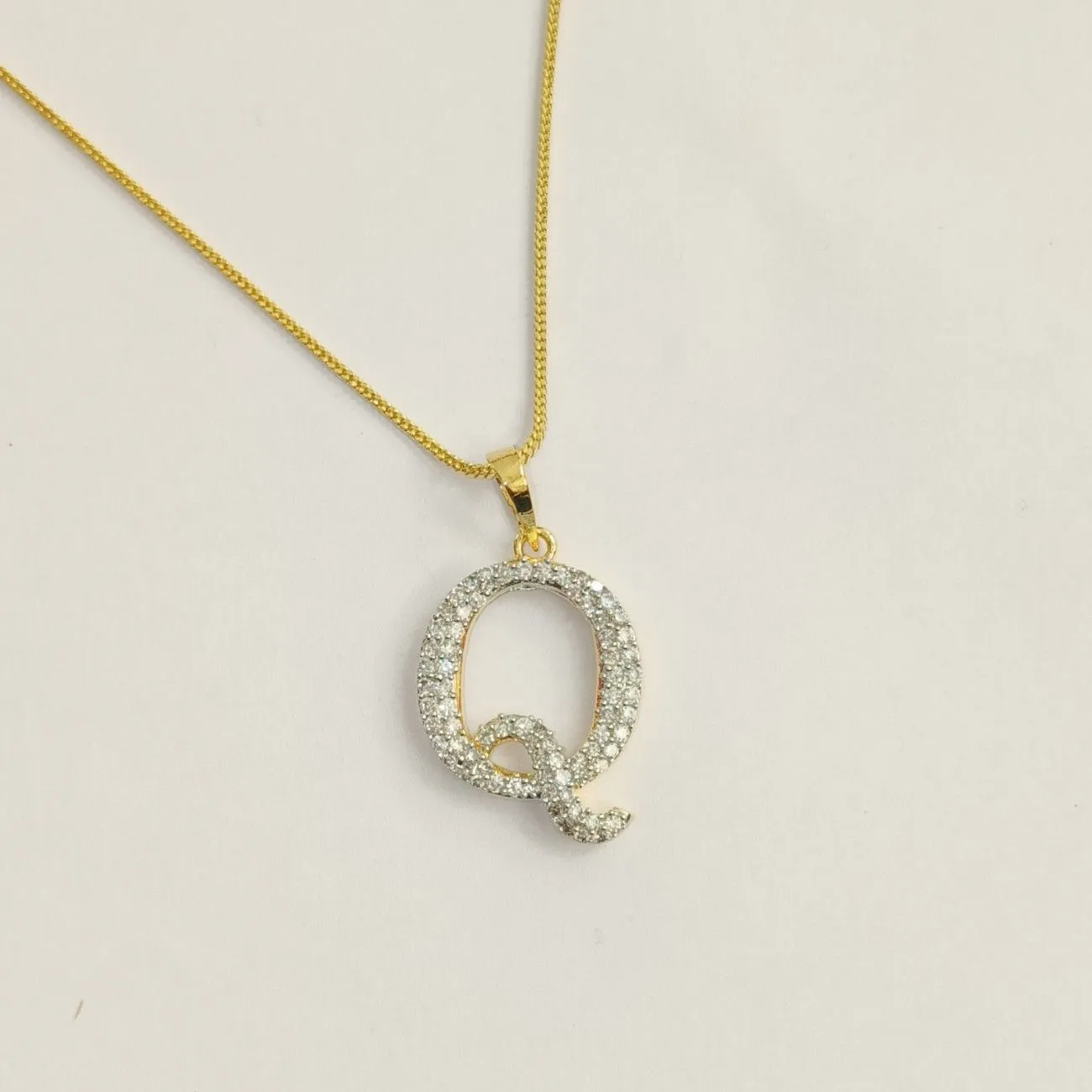 Nimoraa Q Initial Gold Plated Pendant Chain