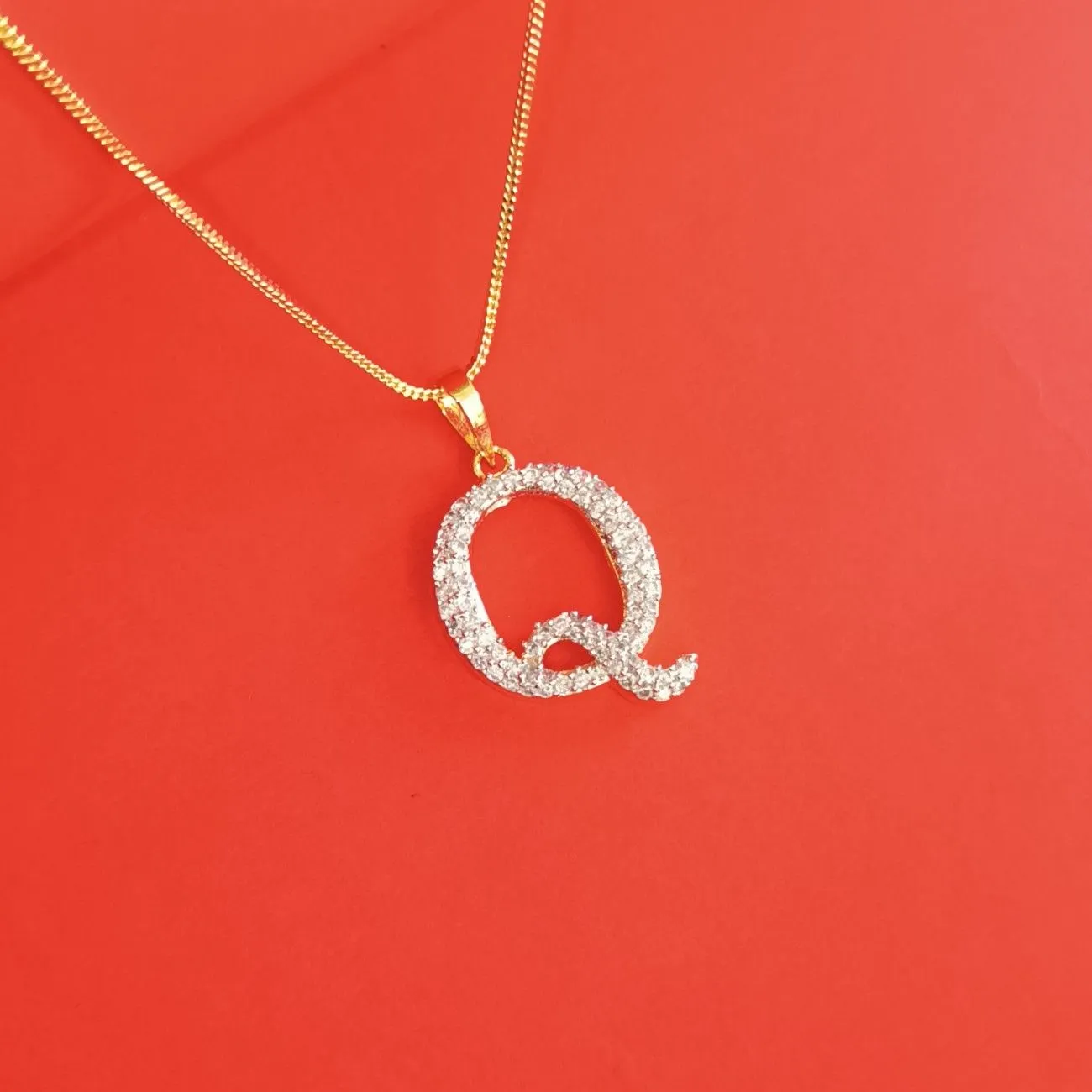 Nimoraa Q Initial Gold Plated Pendant Chain