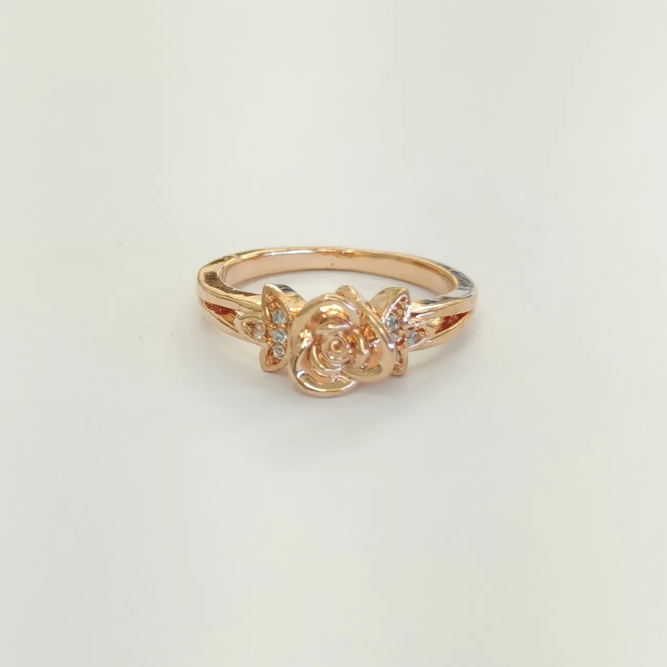 Nimoraa Rose Whisper Gold Ring