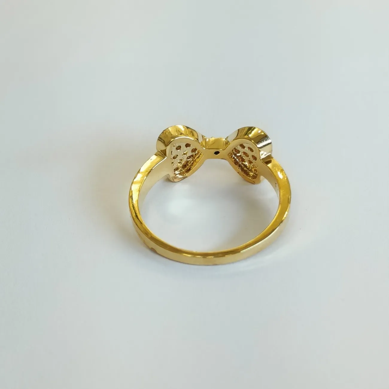 Nimoraa Dainty Bow Sparkle Gold Ring