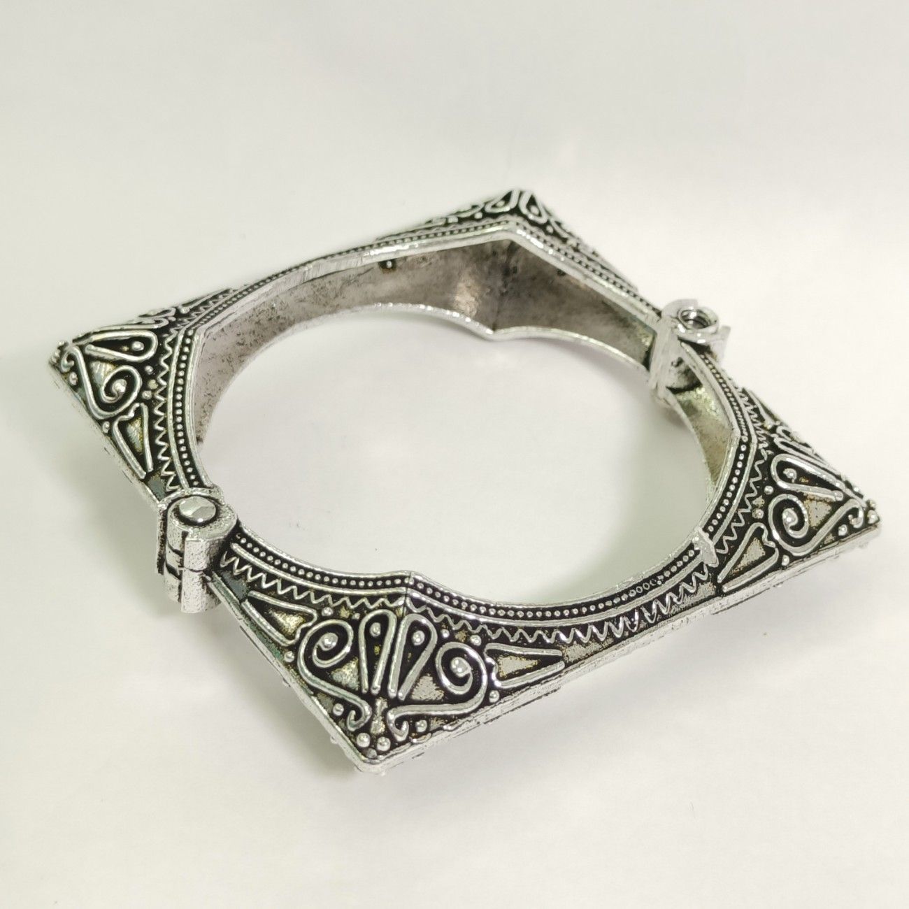 The Bold Noor Heritage Square Kada