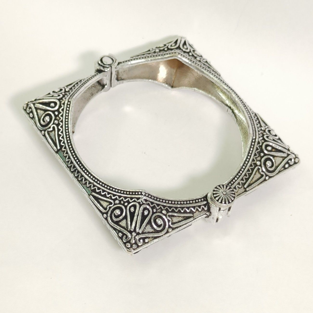 The Bold Noor Heritage Square Kada