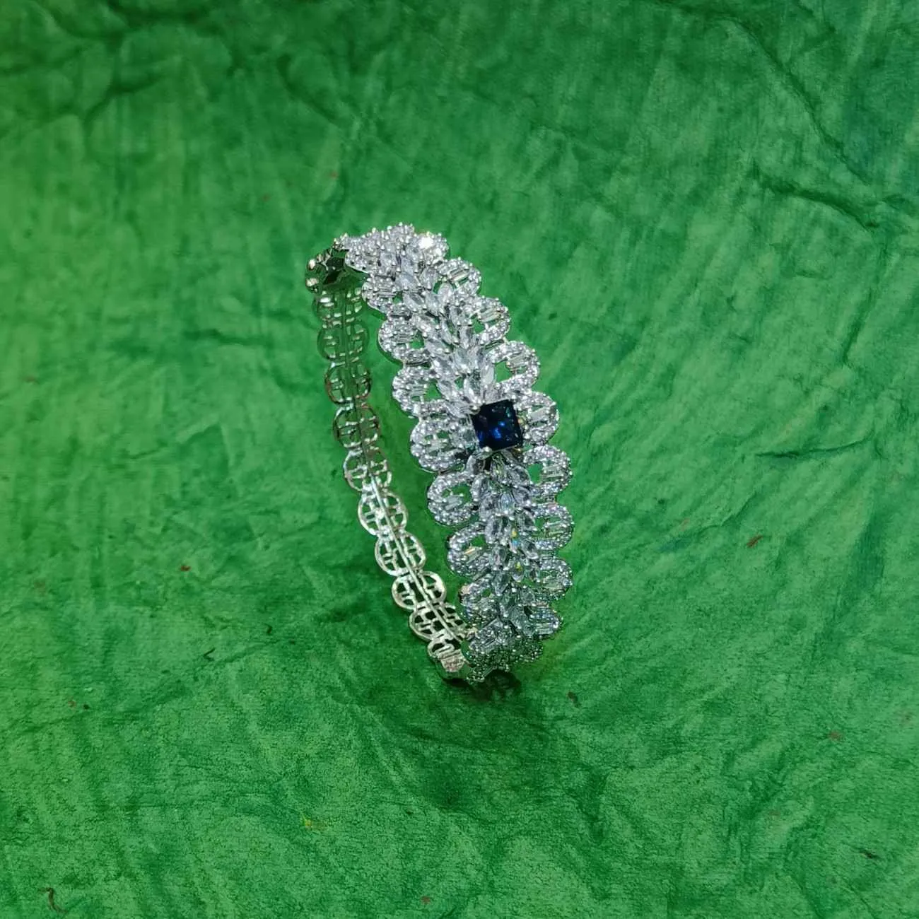 The Sparkly Blue Delight Bracelet