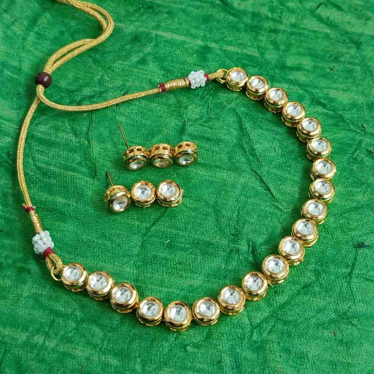 The Classic Single Line Kundan Necklace Set