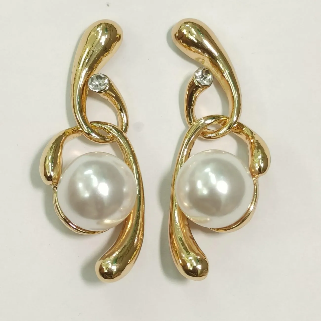Elara Pearl Sculpt Drops