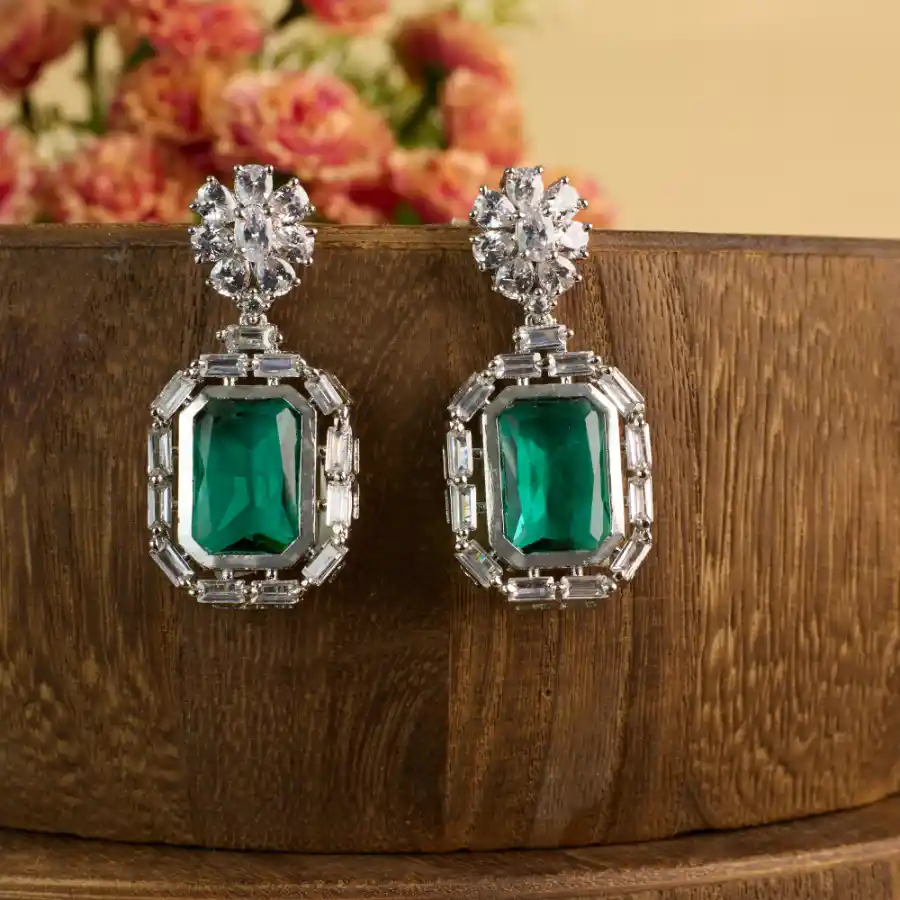 Eyecatching-emerald